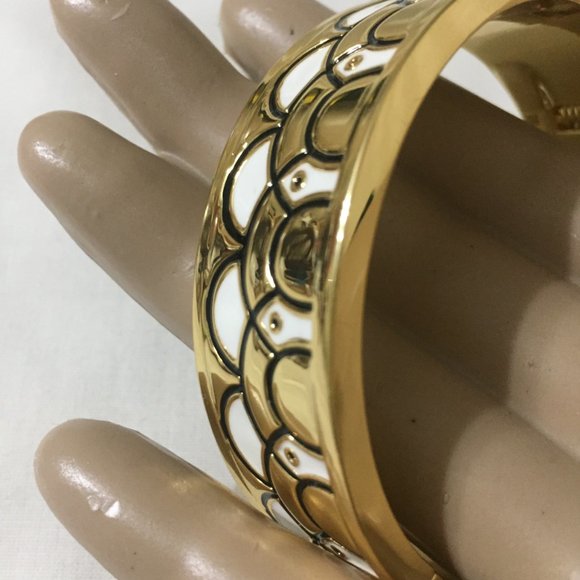 BEAUTIFUL TALBOTS HINGED GOLD TONE BANGLE BRACELET - Picture 2 of 3